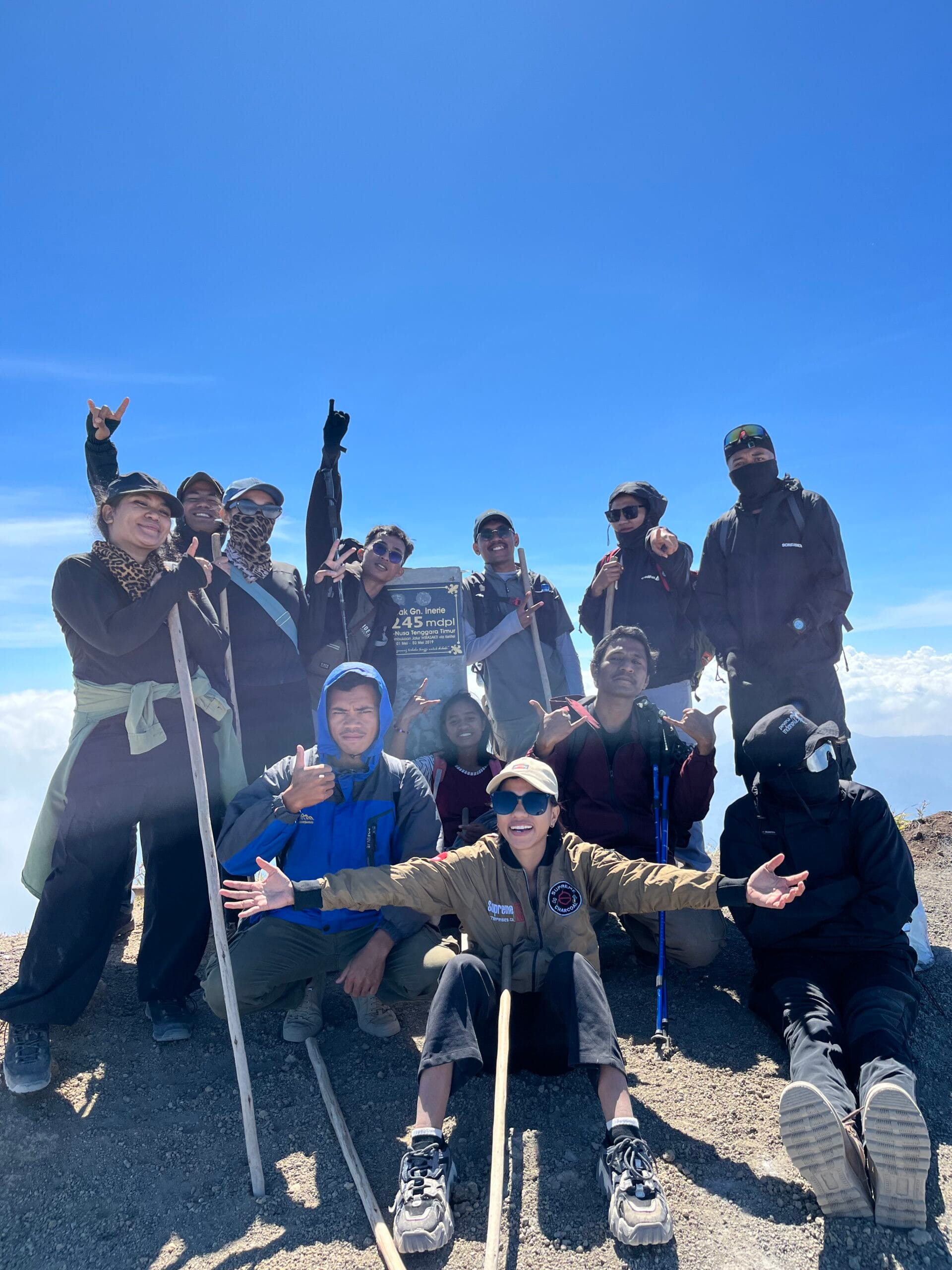 Gunung Inerie 2.245 mdpl